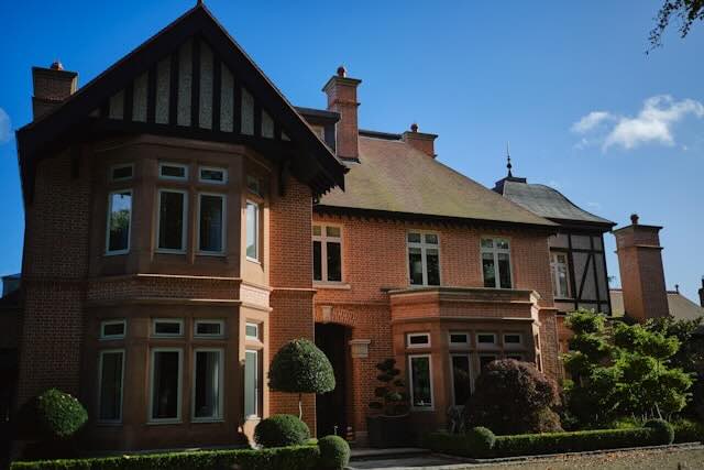 Estate appraisal report with comparable sales and images for Buffalo–Niagara Falls filing.